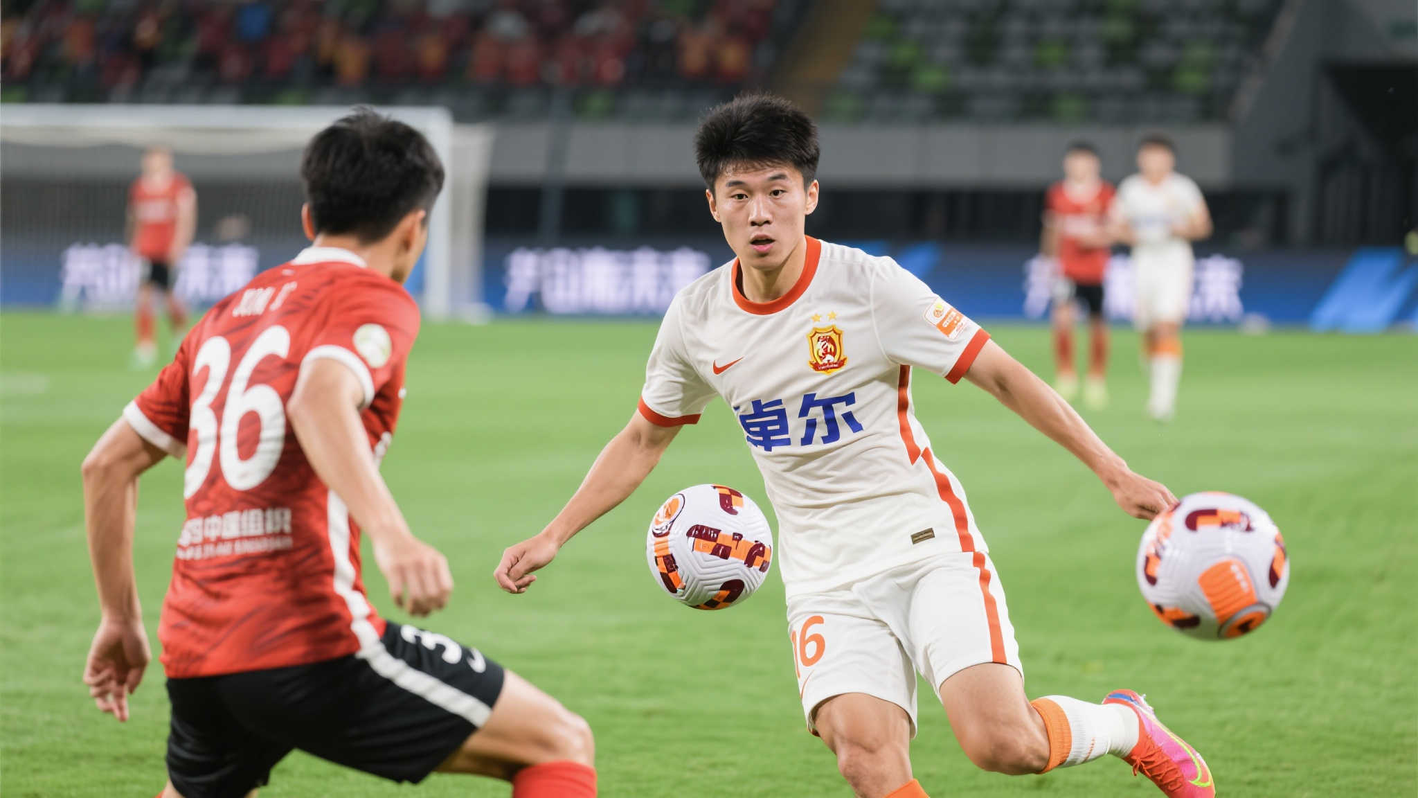 从技术特点来看，中场组织者段刘愚堪称是本土年轻球员